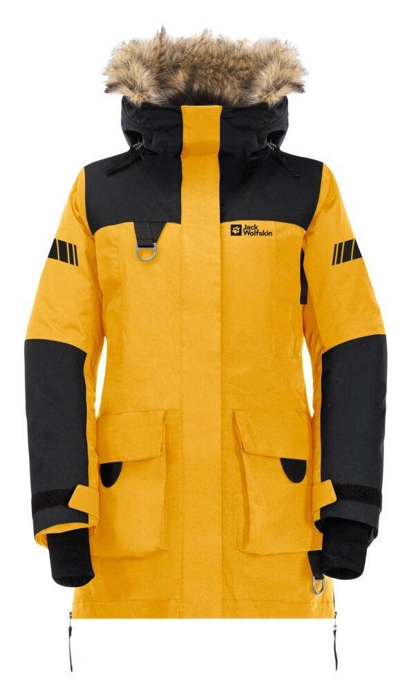 1995 SERIES PARKA W: Zeitlose Wärme trifft auf urbanen Chic. Dein Winter-Must-Have.